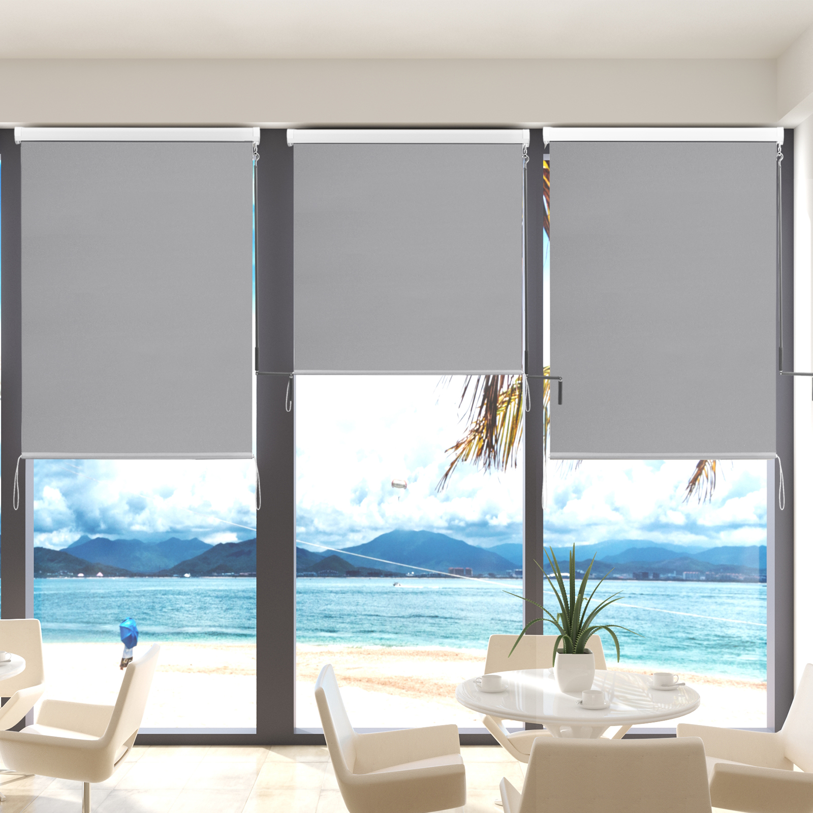 Senkrechtmarkise für Balkon mit grauer Markisenkassette